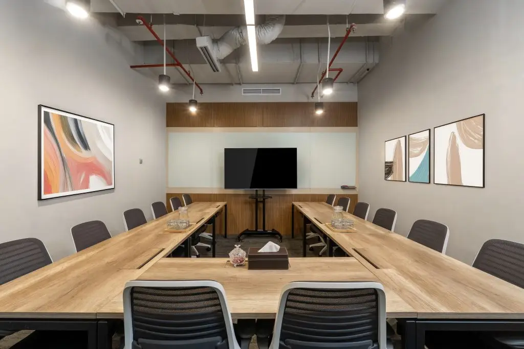 suasana ruangan meeting room servio